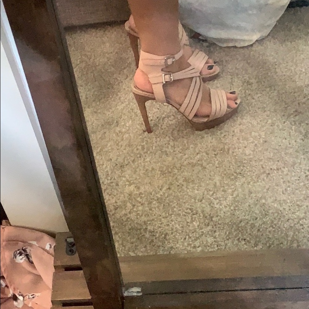 Worn Vince Camuto great staple heels !